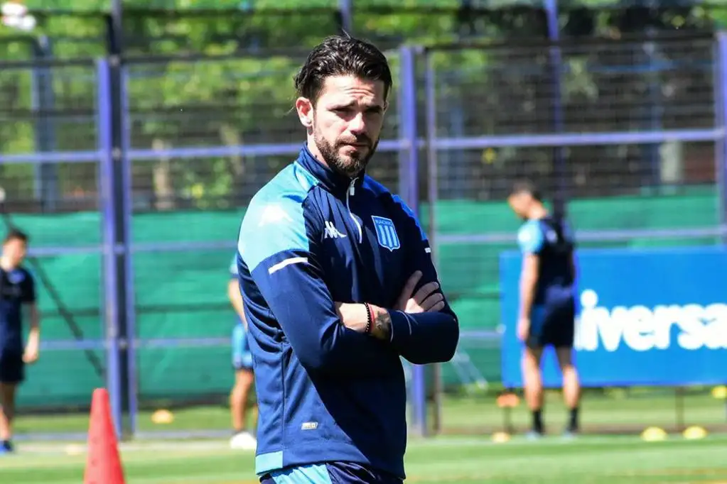 Fernando Gago va por su primer triunfo en Racing.