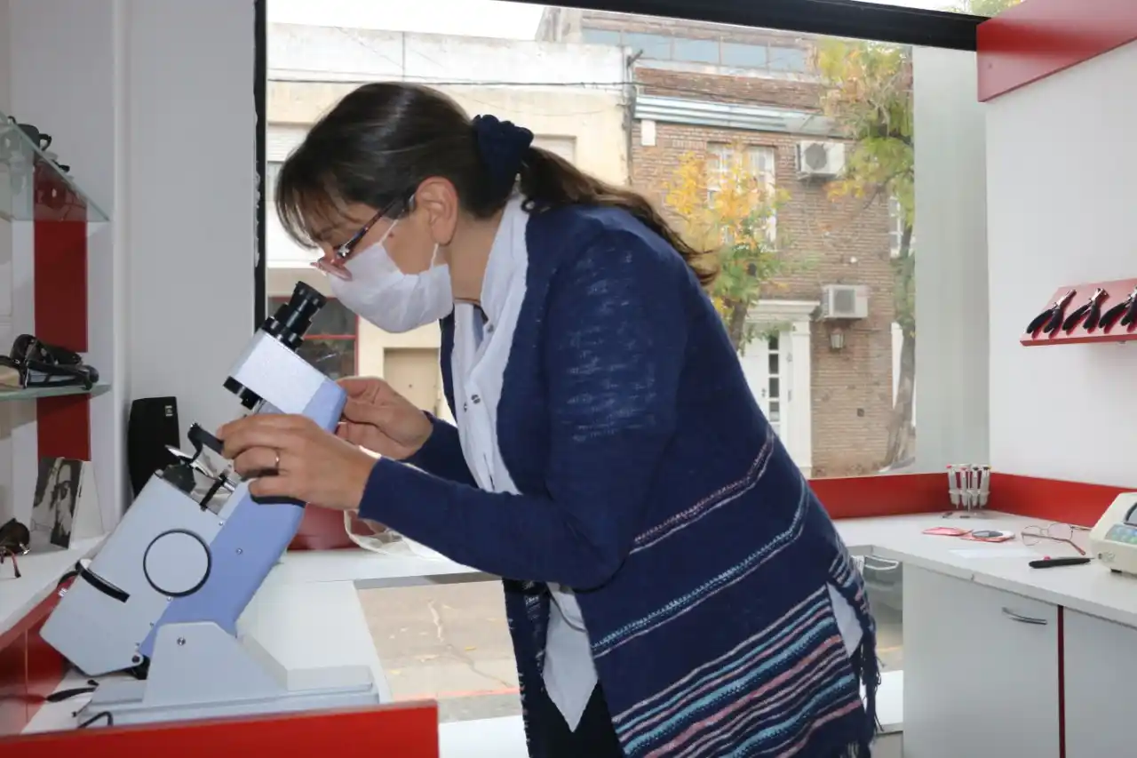 Volver a ruedo en plena pandemia: ¿Cómo trabajan las ópticas de la ciudad?