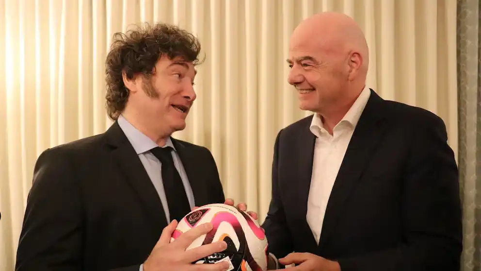 En medio de los cruces con la AFA, Javier Milei suspendió su viaje al sorteo del Mundial 2026