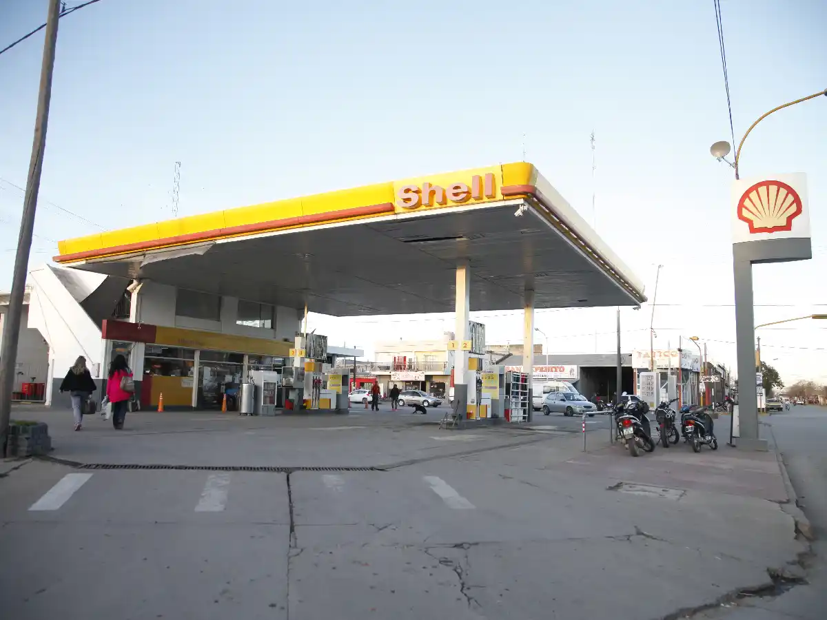¿Se vienen más aumentos en las naftas?