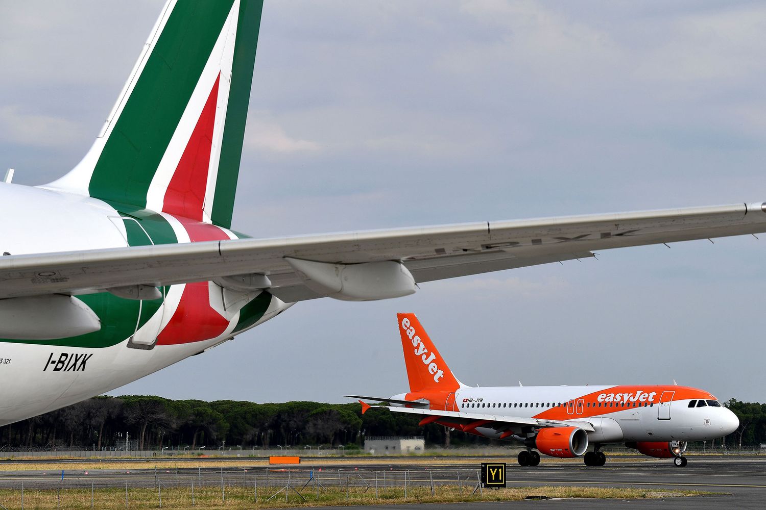 El decreto maldito: Las aerolíneas Low Cost forman un frente común contra Alitalia