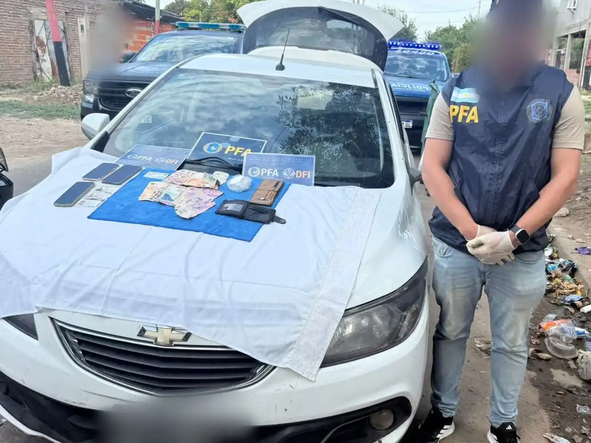 Cuatro sospechosos fueron detenidos mientras realizaban una maniobra de narcomenudeo en la zona suroeste