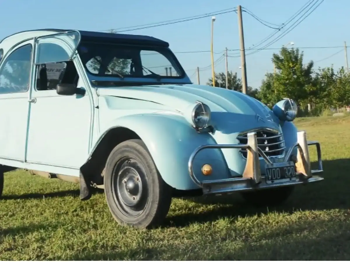 [VIDEO] A través de un divertido video, puso en venta su Citroën 3CV
