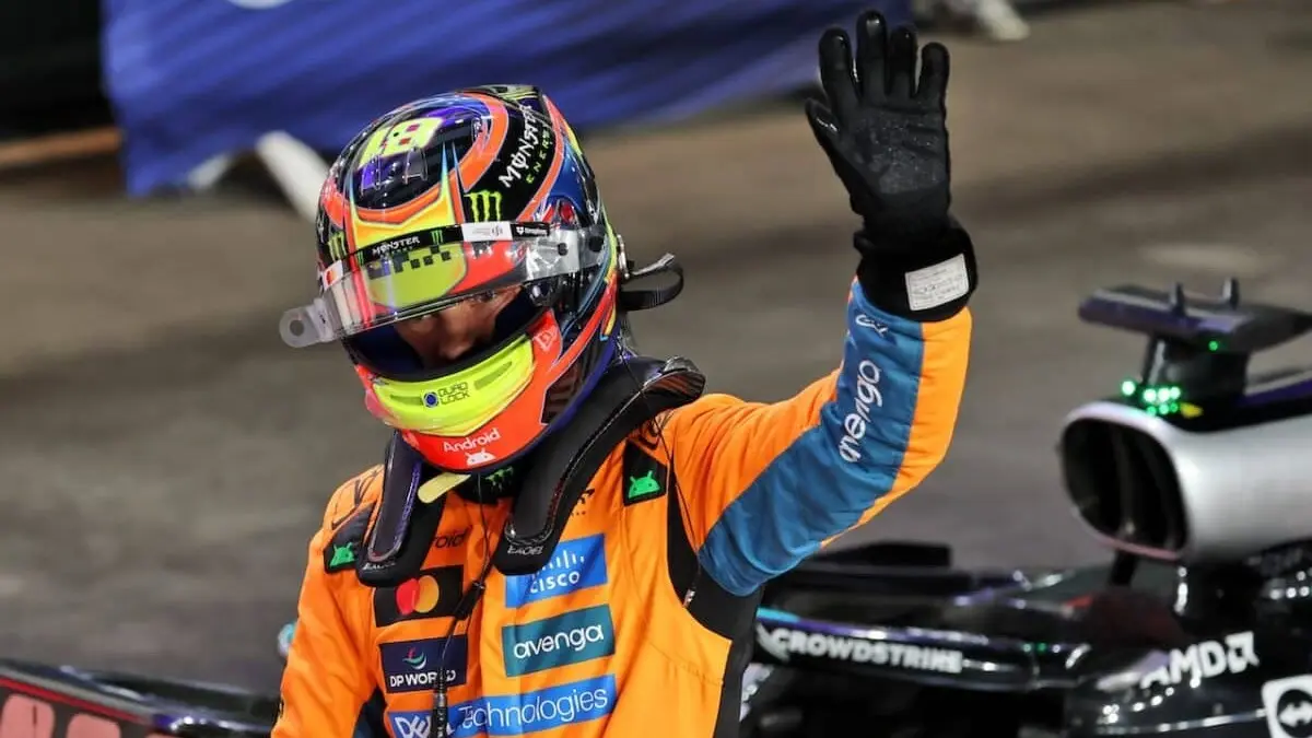 El piloto australiano le sigue acortando distancia a su compañero de equipo