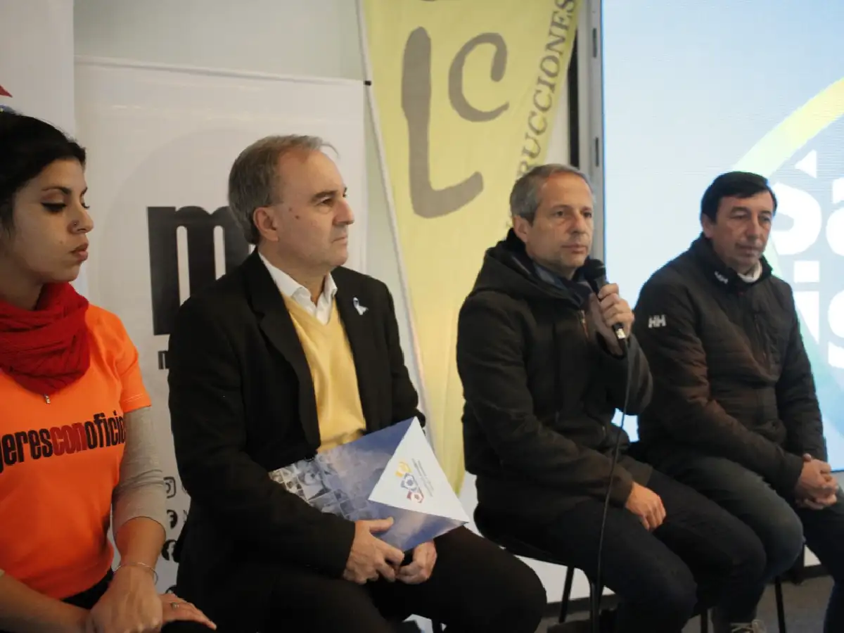 Anunciaron capacitación gratuita sobre  el uso de maquinaria pesada