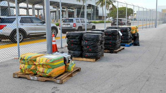 GUARDIA COSTERA de EE. UU. incauta cargamento de droga valorado en $ 63 millones frente a las costas de Puerto Cabello