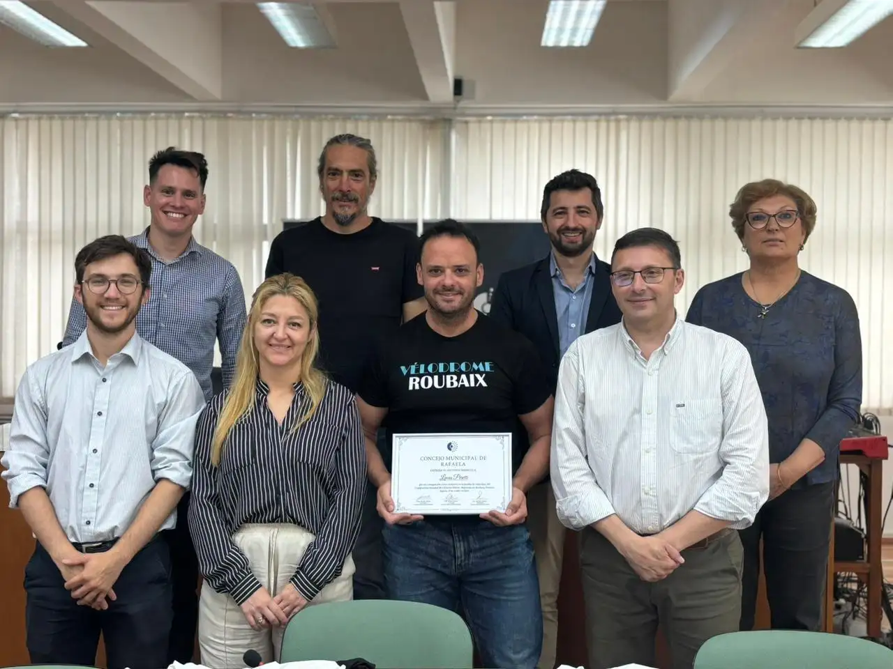 Los concejales recibieron a Lucas Peretti, campeón mundial y panamericano de ciclismo - 2