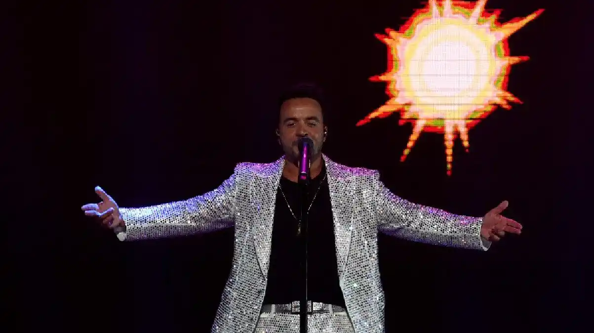 ¿Indirecta para Adamari? Luis Fonsi lanza nuevo tema y le caen encima