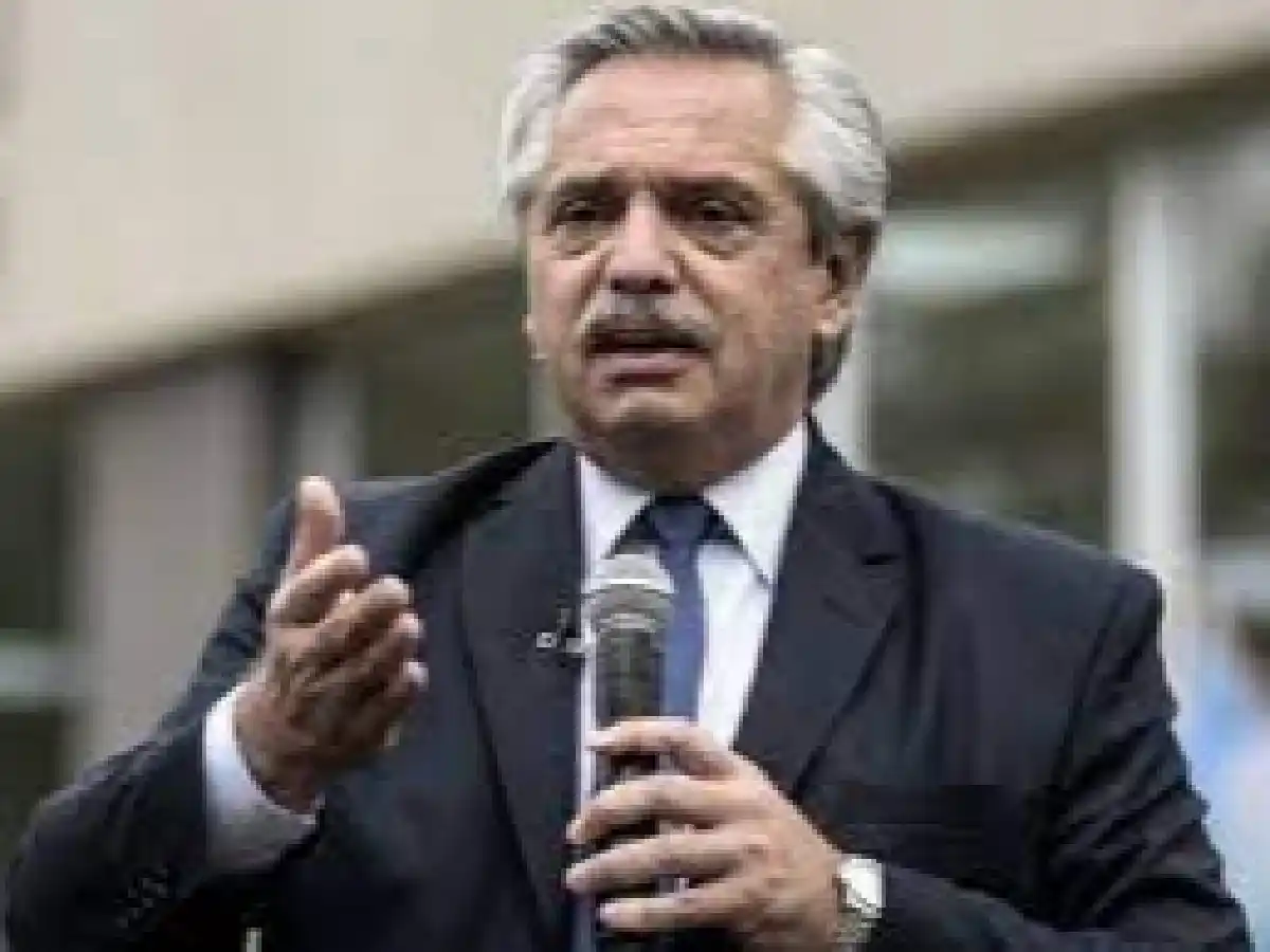 Alberto Fernández debió ser trasladado al Sanatorio Otamendi por un "cuadro de dolor lumbar agudo"