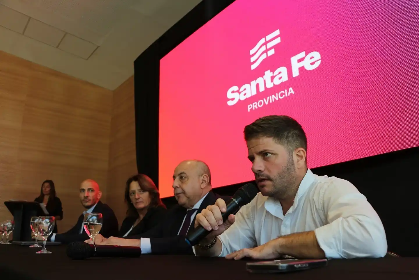 Juan Cruz Cándido, uno de los funcionarios provinciales que expuso.