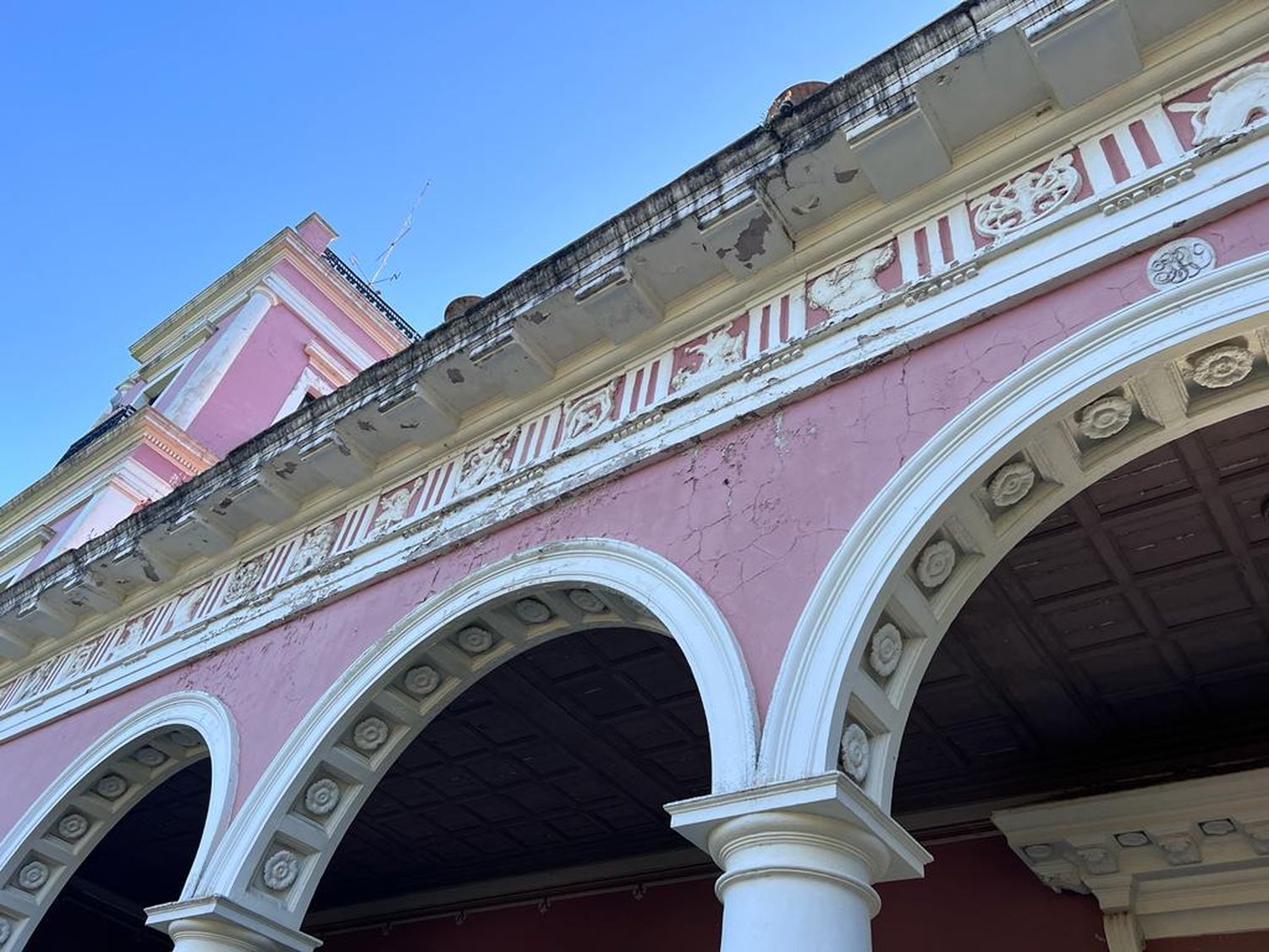 Gaillard le respondió a Frigerio y Hein sobre el Palacio San José: "El macrismo fue el que generó el enorme deterioro"