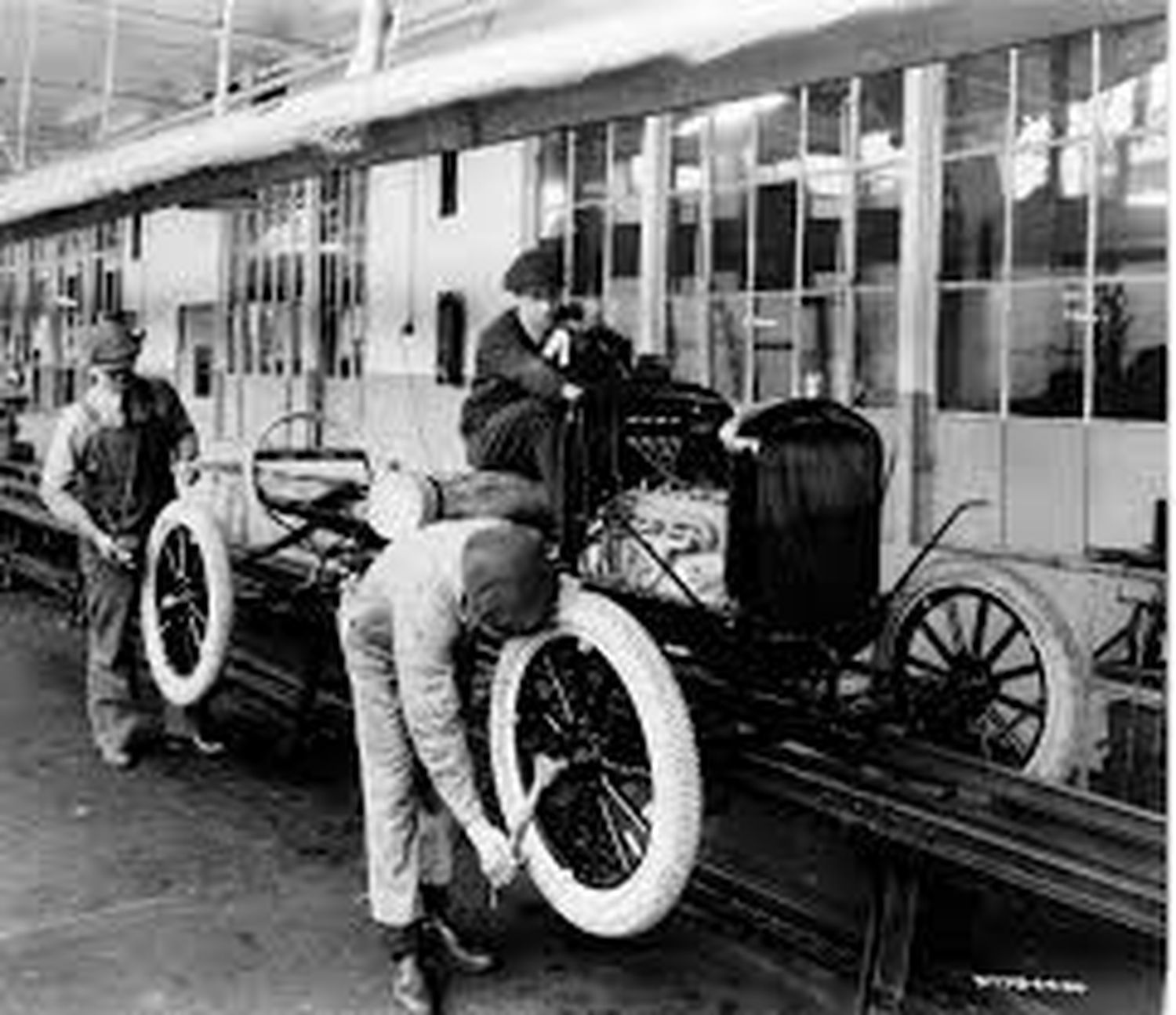 Ford cumple 100 años ininterrumpidos en el país