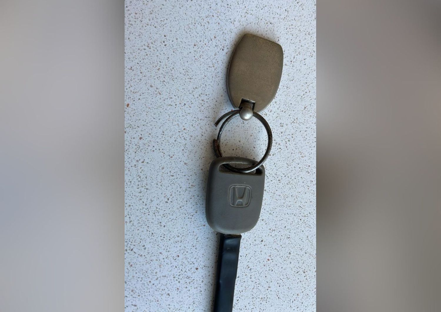 Llaves extraviadas en la vía pública