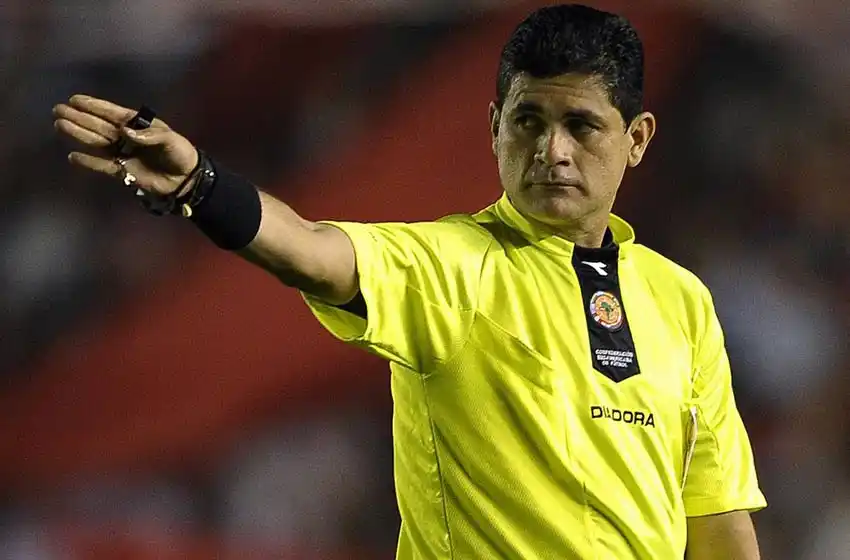 Denunciaron al exárbitro colombiano Óscar Ruiz por acoso sexual