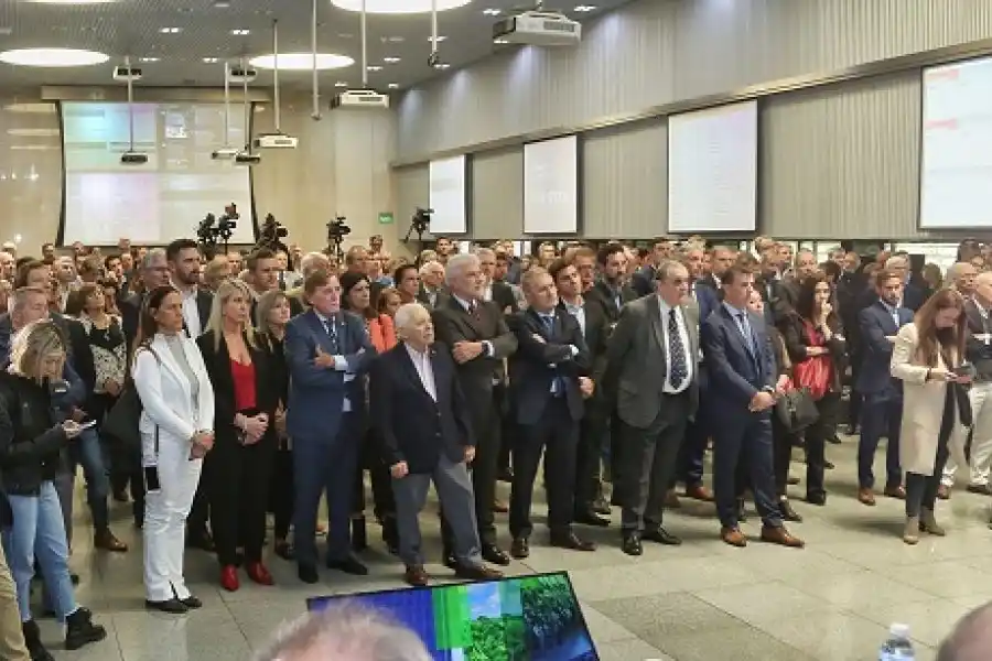 Remate del primer lote de soja en la Bolsa de Comercio de Rosario