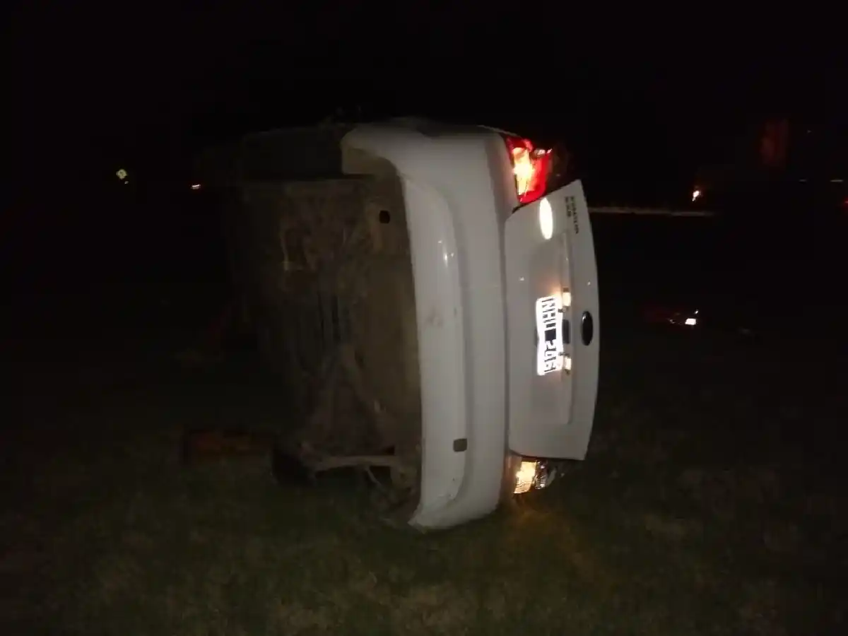 Una embarazada volcó con su auto cerca de Josefina    