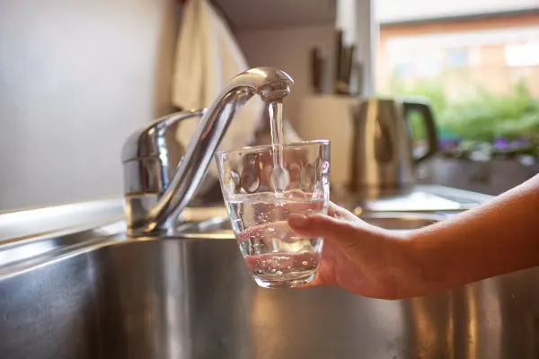 Ola de calor: Se esperan varios días de temperaturas extremas y AySA recomendó uso responsable del agua potable
