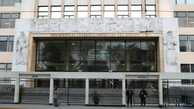 Los gremios docentes de la CGT suspendieron el paro tras el llamado a discutir salarios