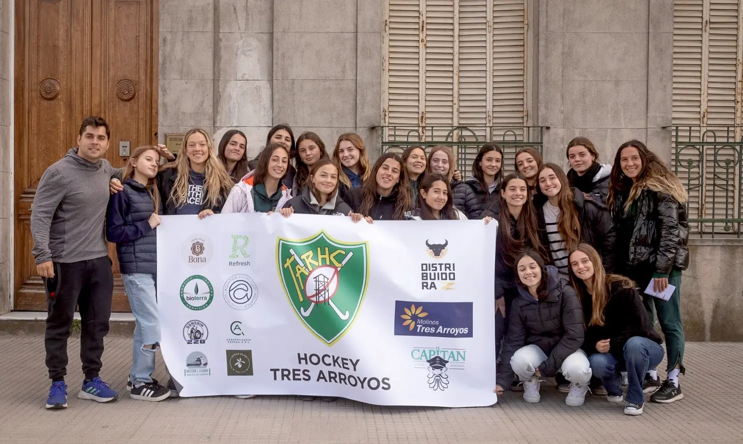 Hockey: La Sub-16 del TARHC viajó a Bahía Blanca para un importante torneo