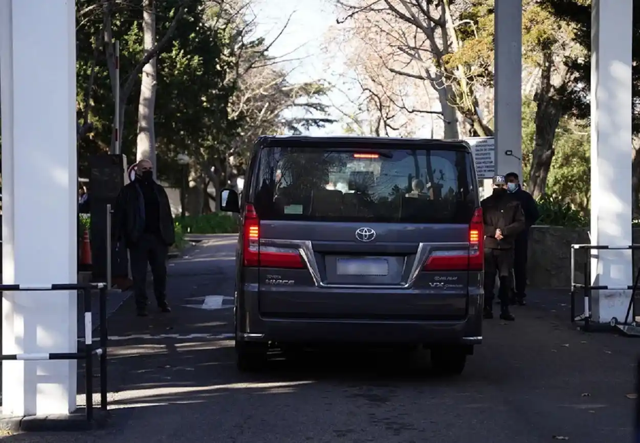 Tras la renuncia de Guzmán, Alberto se reúne con Massa para definir el reemplazante