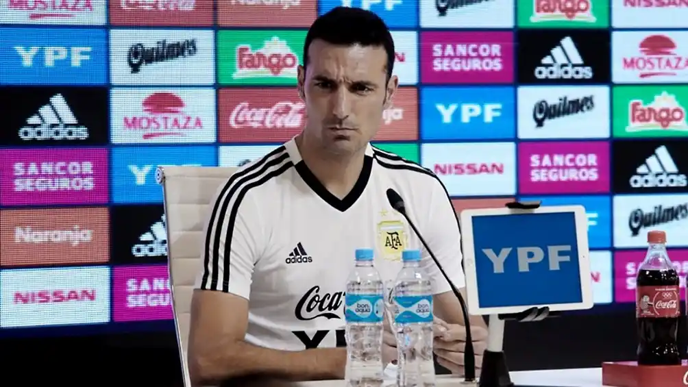 Scaloni confirma el equipo ante Perú con dos cambios y extiende su reclamo al VAR