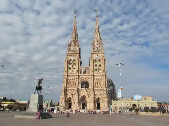 Insólito: Desde el PRO convocaron a peregrinar a Luján para pedirle a la Virgen que gane Macri