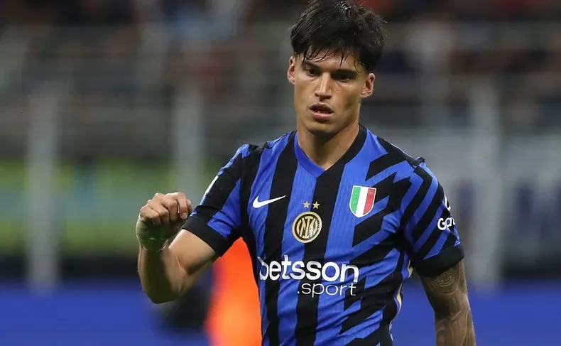 Su último club es el Inter de Milán, donde anotó un gol en toda la temporada.