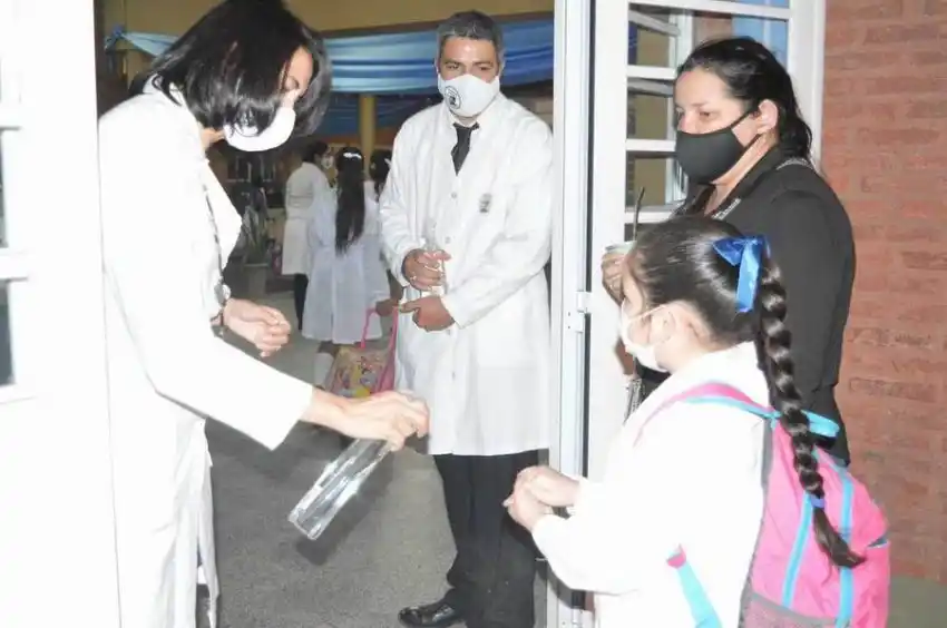 800 escuelas y 9 delegaciones zonales de la provincia abrieron sus puertas