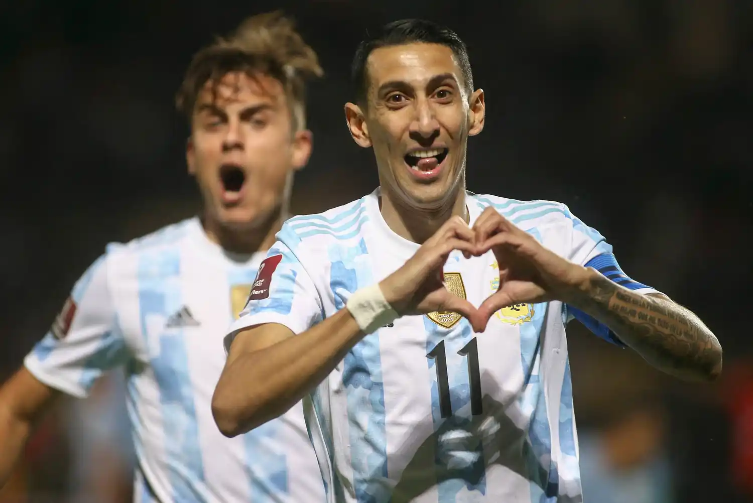 Di María ya puso el 1-0 y Dybala se suma al festejo.