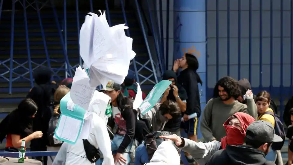 Estudiantes chilenos protestan contra la selección universitaria