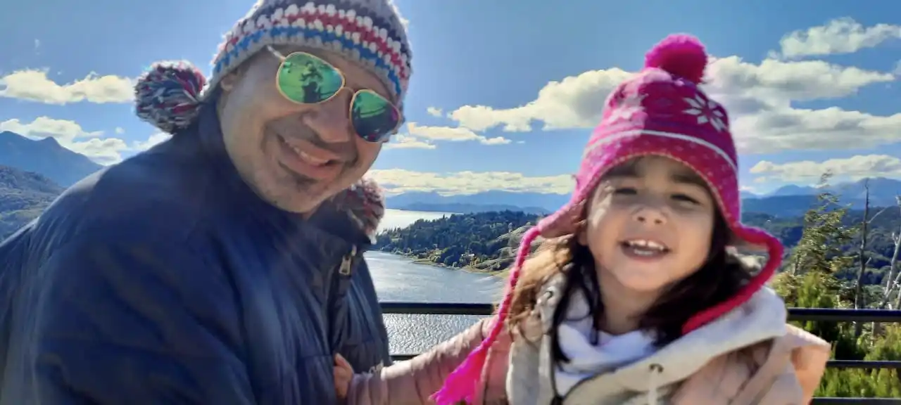 Nuestro invitado disfrutando con su hija Martina unas vacaciones.