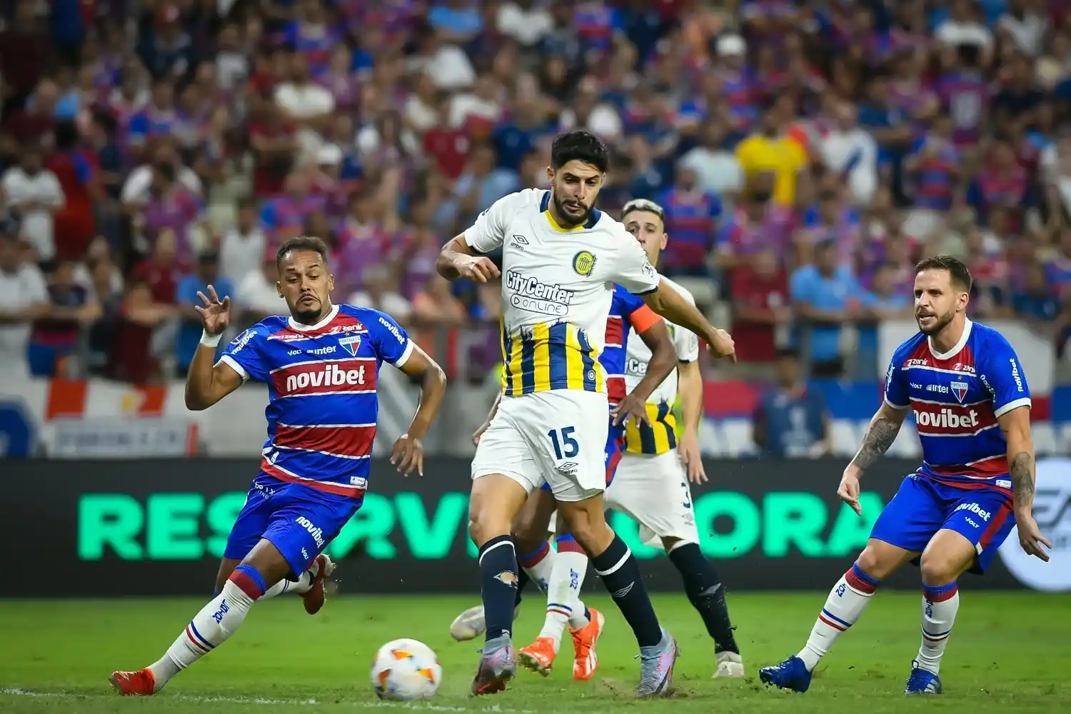 Rosario Central no aprovechó su ventaja, perdió con Fortaleza y quedó eliminado