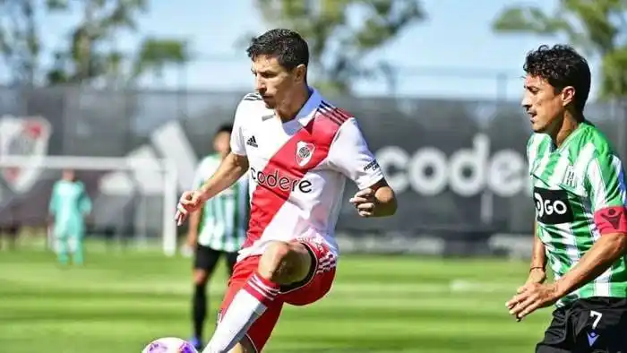 River venció a Racing de Montevideo  antes del debut en la Liga Profesional