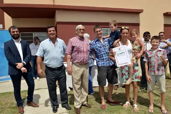 Concepción del Uruguay: 86 familias recibieron las llaves de la casa propia