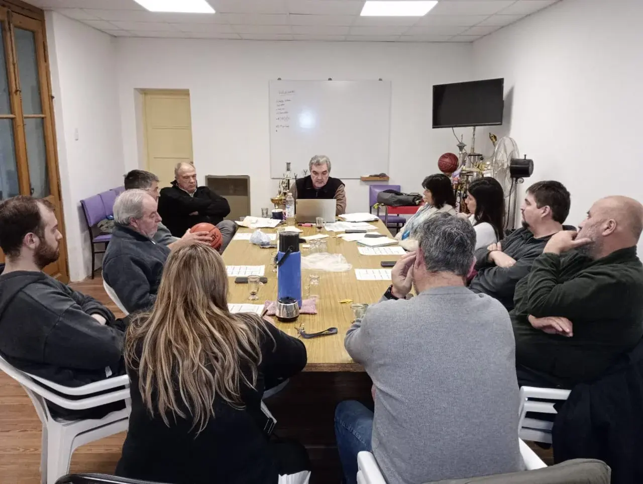La ATB se reunió en su sede en la previa al comienzo del Oficial de Básquet (Prensa ATB)