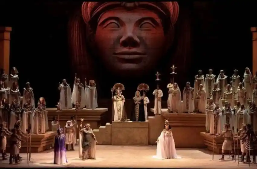 El Colón celebra sus 110 años con una puesta en escena de "Aída"