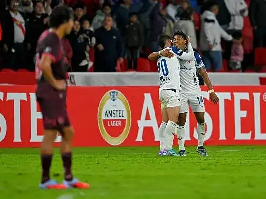 Lanús perdió en Quito y se quedó sin chances