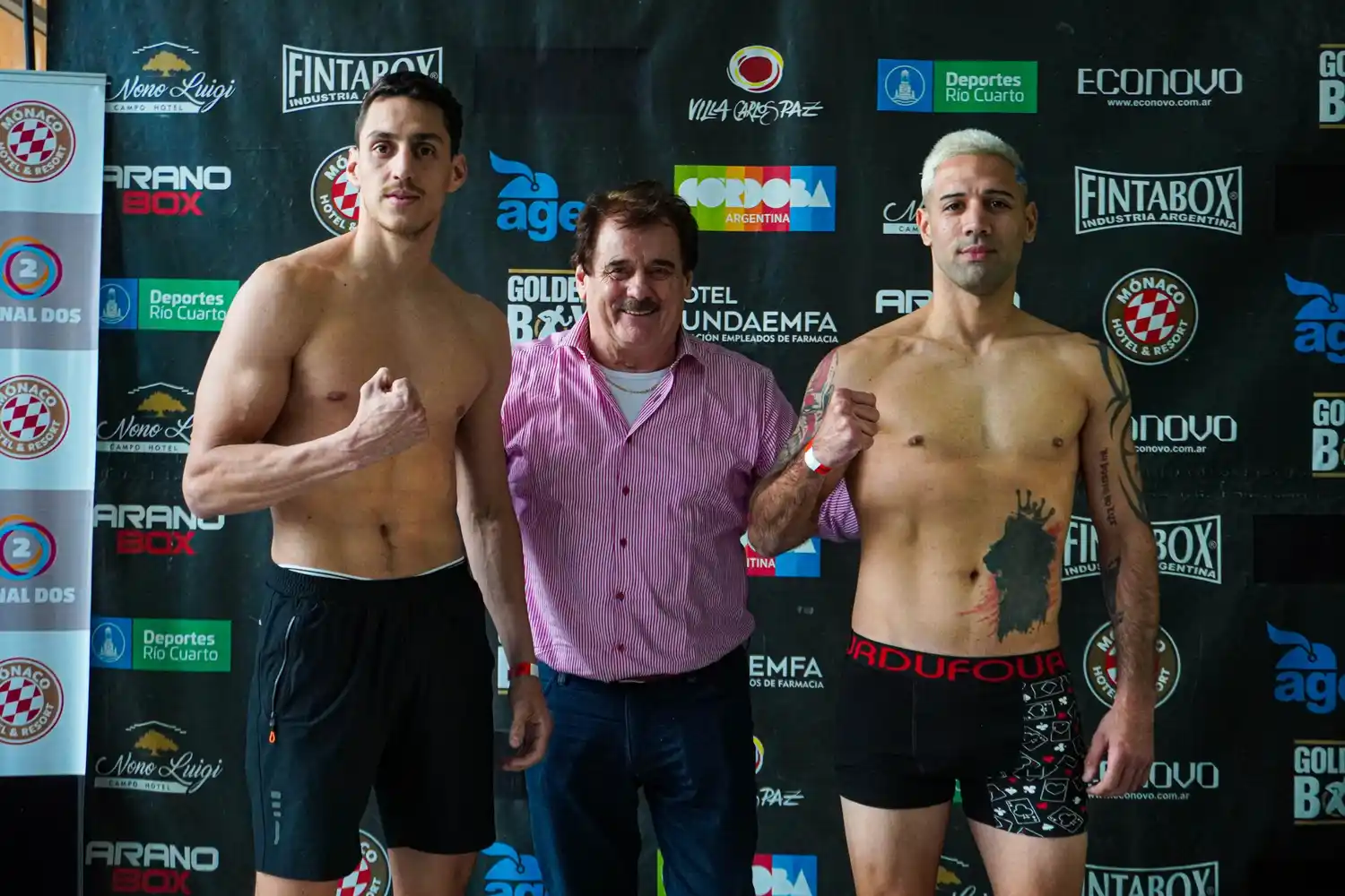 Nahuel García y Luca Bastida junto al promotor Arano. (Foto: Prensa Arano Box)