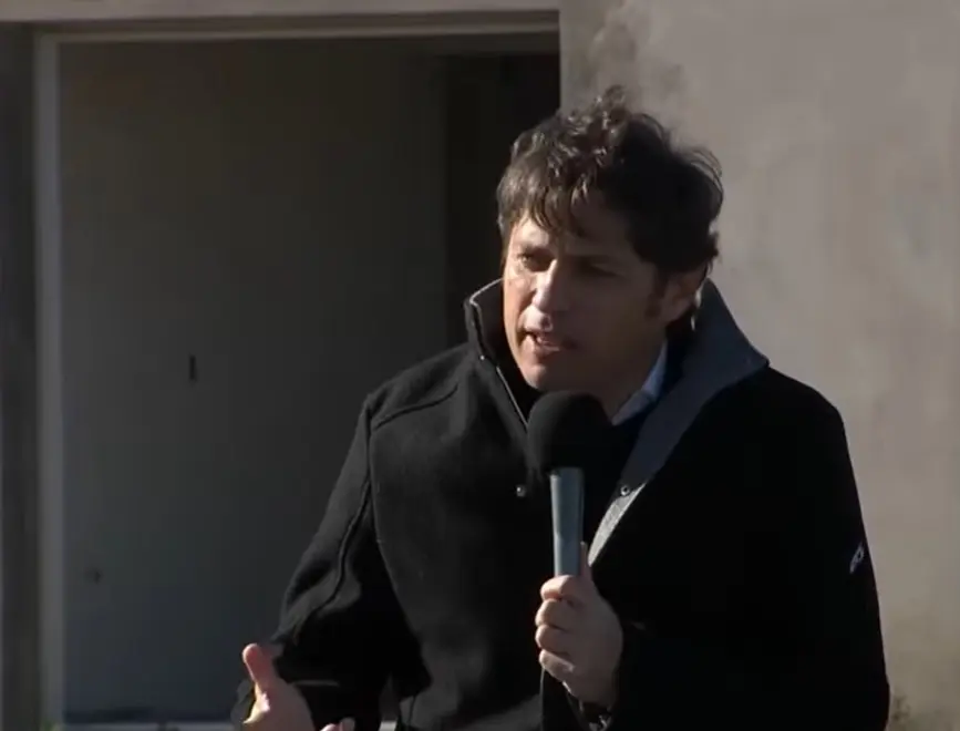 Kicillof en Alberti: "El gobierno anterior abandonó, destruyó y desfinanció al Instituto de la Vivienda"