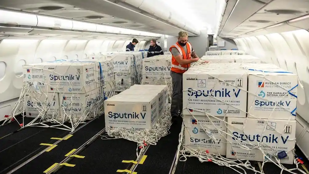 Llegó el decimoséptimo vuelo de Aerolíneas con más de 470 mil dosis de Sputnik V