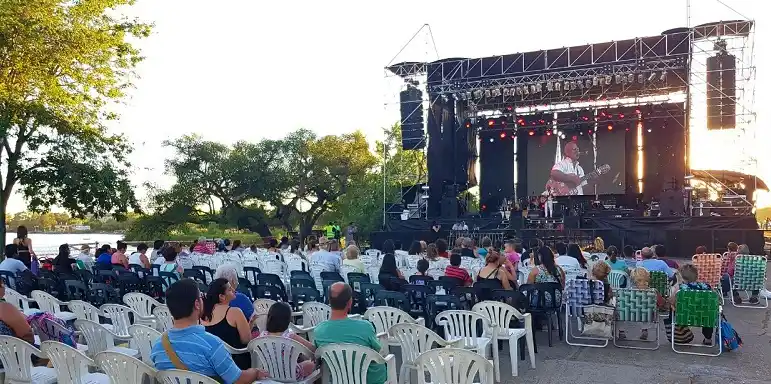 Se largó la última noche de la Fiesta del Pescado y el Vino Entrerriano