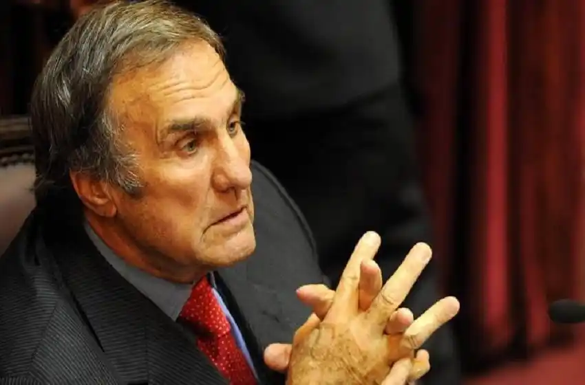 Derivaron a Carlos Reutemann a terapia intensiva