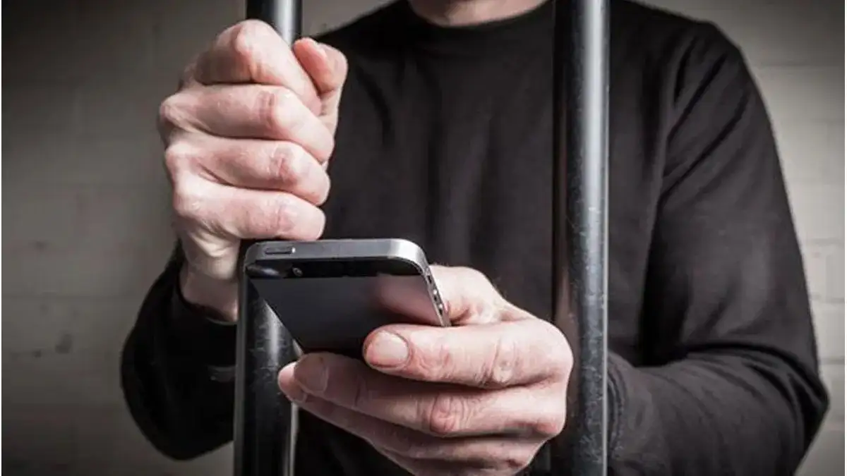 El proyecto apunta a impedir que los detenidos utilicen dispositivos móviles para comunicarse sin control con el exterior y así evitar que sigan realizando estafas, amenazas u otros delitos mientras cumplen condena.