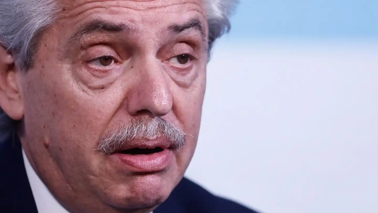 Fernández está acusado de incompatibilidad en los deberes de funcionario público durante su mandato.