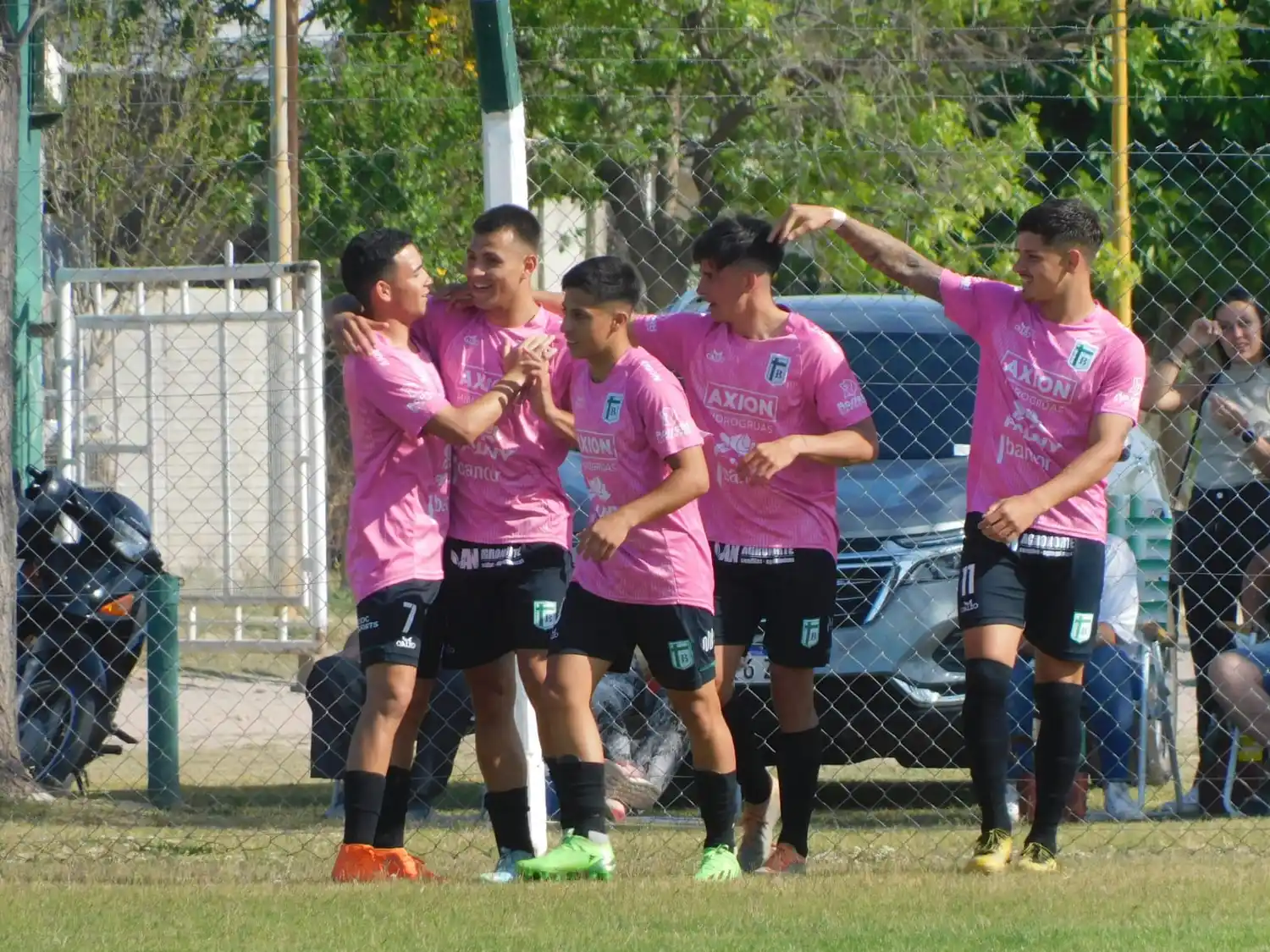 Sportivo tuvo un feliz debut