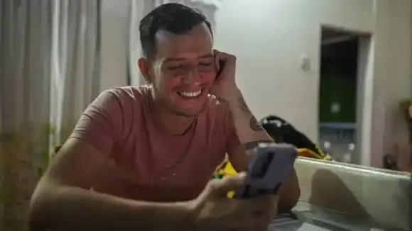 De viajar por amor al horror carcelario: la historia del maquillador venezolano detenido por error en El Salvador