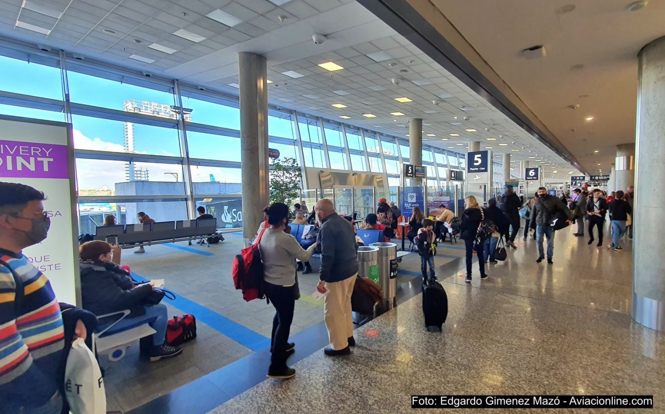 Argentina: advierten por posibles disrupciones en vuelos ante el aumento de contagios entre el personal aeronáutico