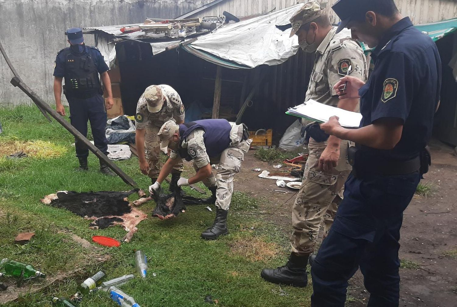 Por un hecho de abigeato, detuvieron a una persona y secuestraron varios elementos