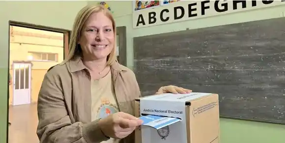 Gisela Scaglia votó en Gálvez y confió en la participación ciudadana