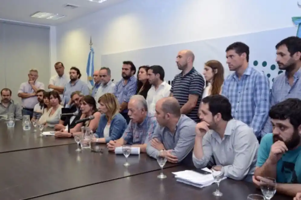 El bloque FPV- PJ de la Provincia rechazó la "persecución a Cristina" en la previa de su juicio